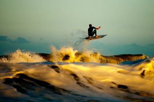 Espectaculares fotos de surf en temporada de huracanes