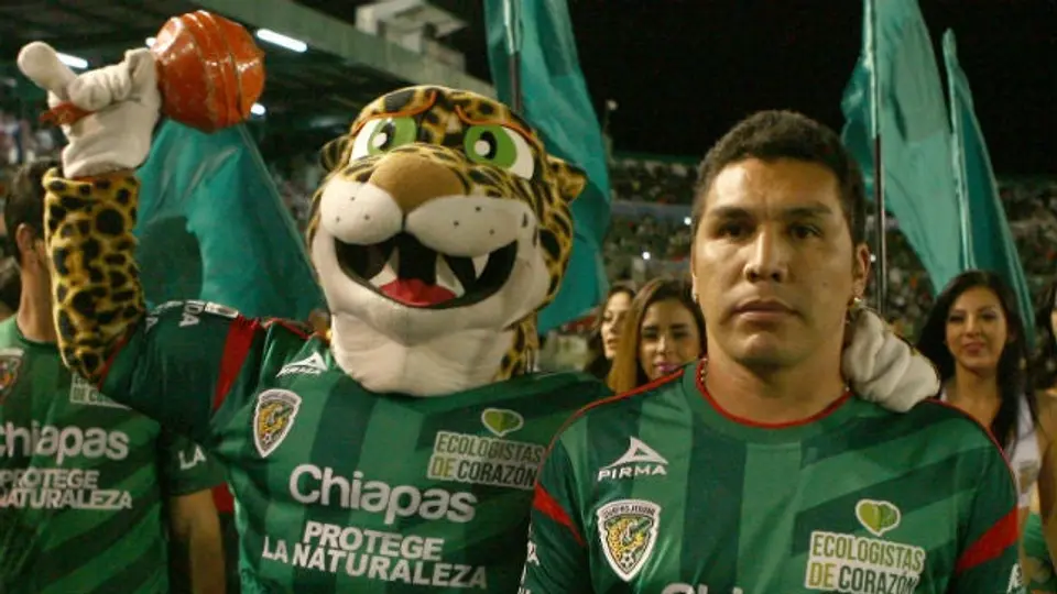 Cabañas lanza bola en serie Tigres-Defines