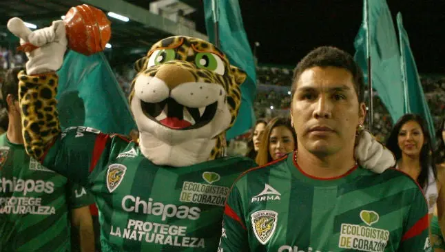 Cabañas lanza bola en serie Tigres-Defines