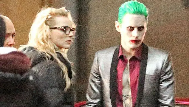 Revelan atuendo completo de Jared Leto como Guasón