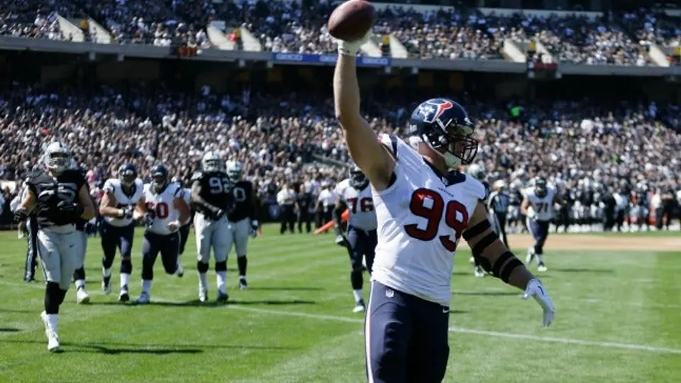 Texanos superan con facilidad a Raiders