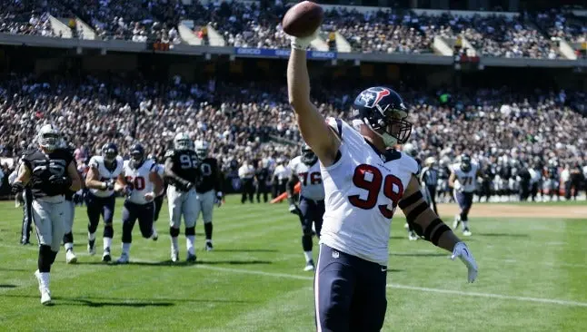 Texanos superan con facilidad a Raiders