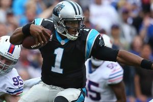 Cam Newton firma extensión multimillonaria con las Panteras