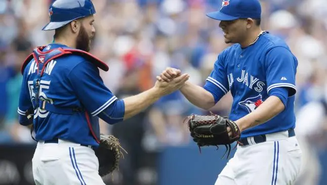 Roberto Osuna consigue su primera victoria en MLB