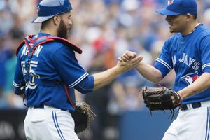 Roberto Osuna consigue su primera victoria en MLB