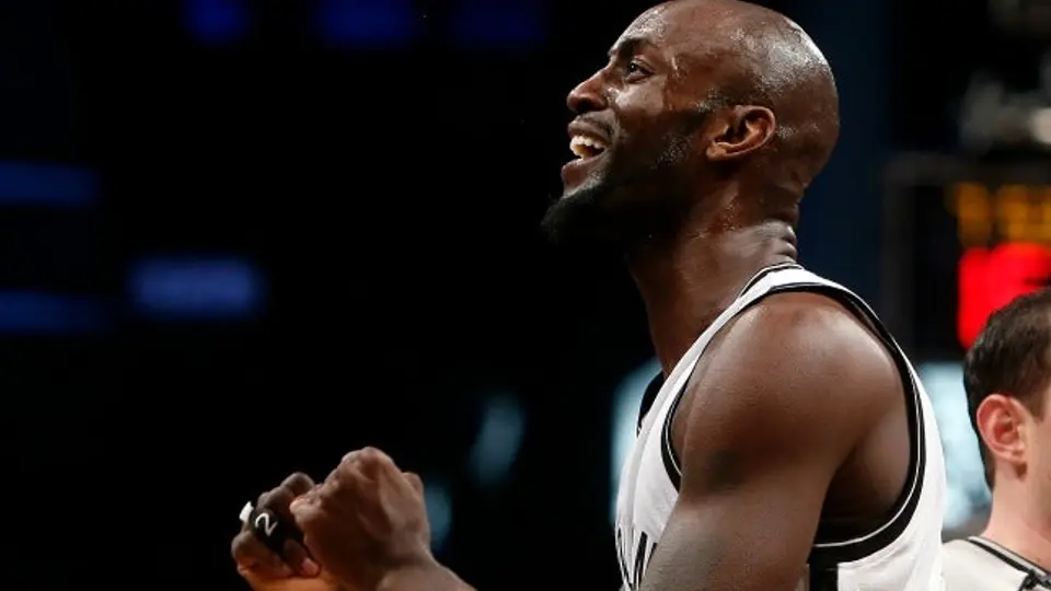 Castigan a Garnett y Howard por riña en partido