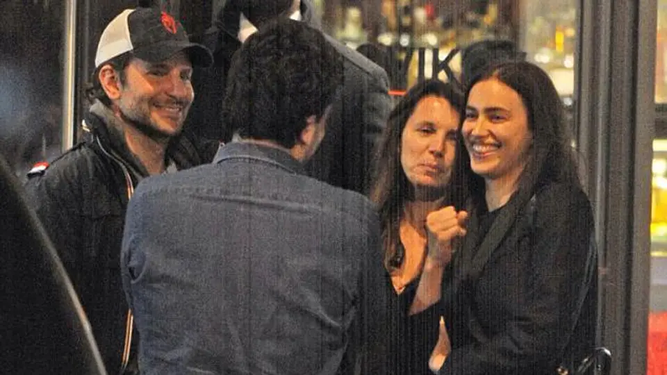 Irina y Bradley Cooper presumen su amor al mundo