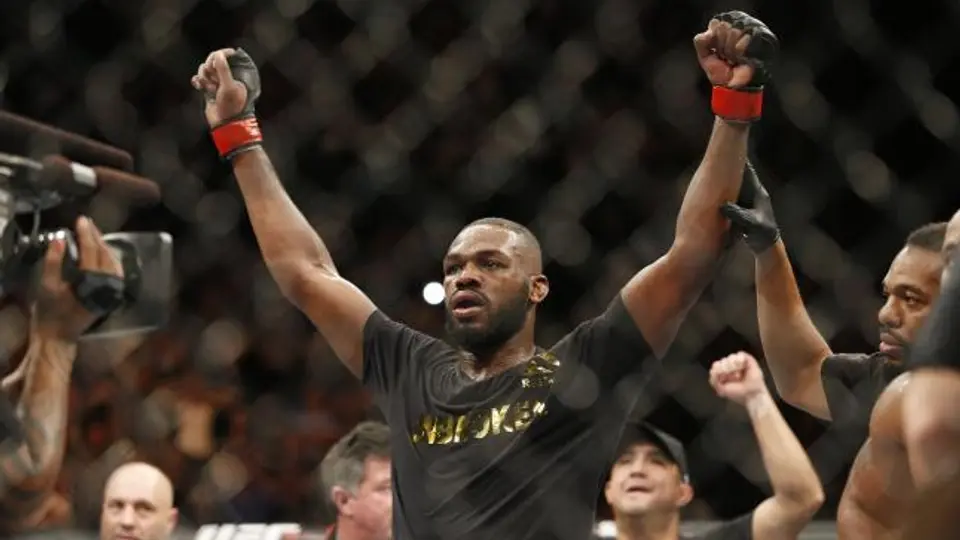 Jon Jones ingresa a un centro de rehabilitación