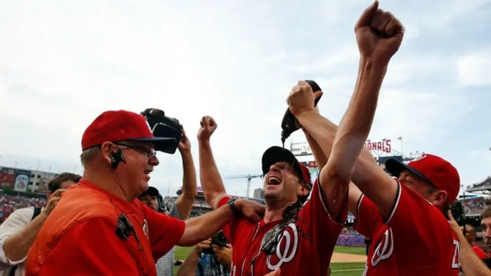 Scherzer lanza juego sin hit y se queda a un strike del perfecto