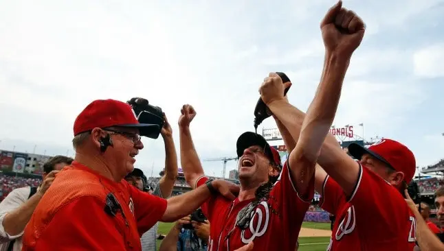 Scherzer lanza juego sin hit y se queda a un strike del perfecto