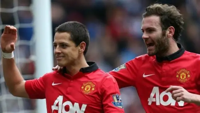 Juan Mata 'presume' selfie con Chicharito
