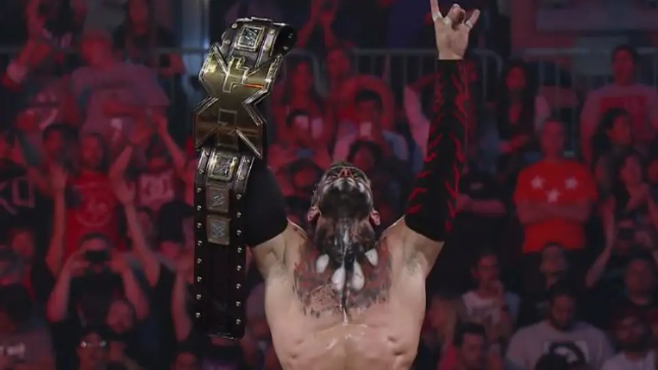 Finn Balor retiene el título NXT en lucha de escaleras