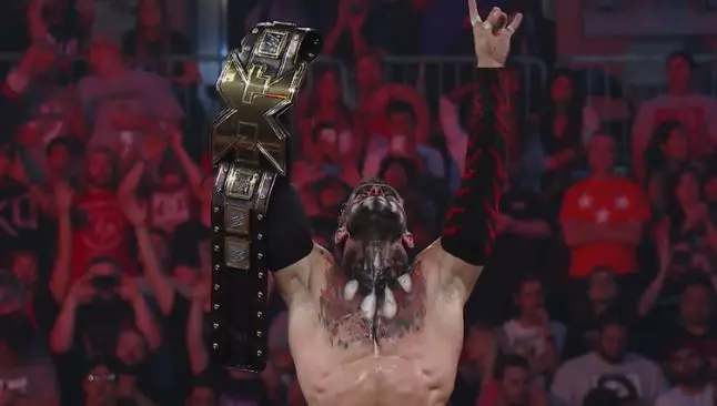 Finn Balor retiene el título NXT en lucha de escaleras