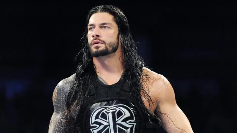Roman Reigns salva a Ryback del ataque de La Autoridad