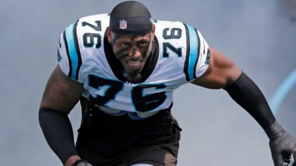 Greg Hardy llega a los Vaqueros de Dallas tras sanción