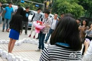 Chino compra 99 Iphones 6 para pedir matrimonio y es rechazado