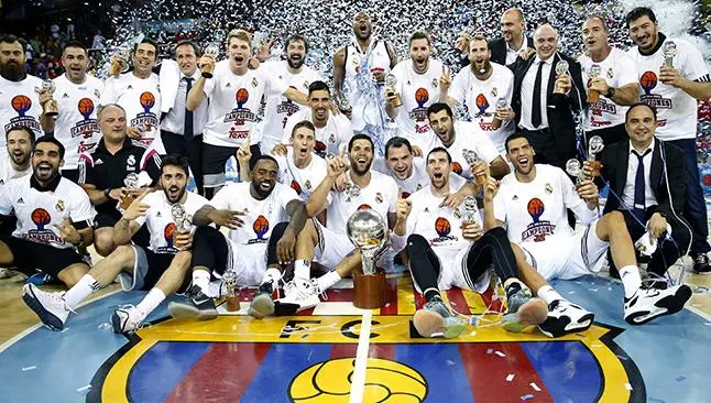 Ayón y Real Madrid conquistan el triplete