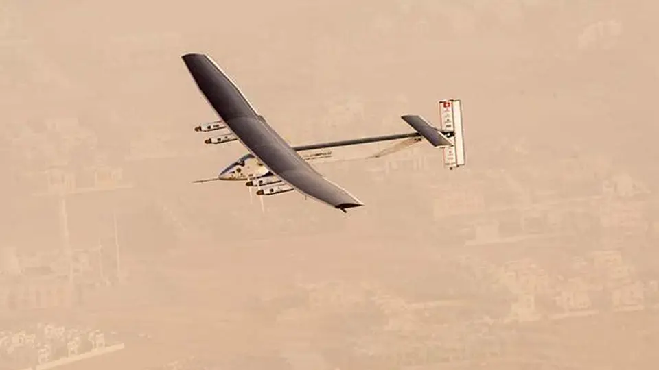 Avión solar inicia vuelo por el mundo