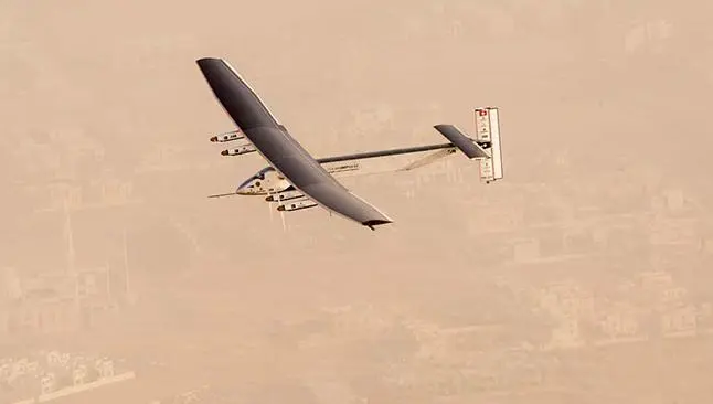 Avión solar inicia vuelo por el mundo