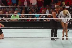 Lana enseña de más en pelea contra Summer Rae