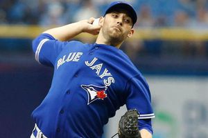Marco Estrada, dolido tras acariciar el juego perfecto