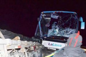 Autobús de la Triple A sufre accidente automovilístico