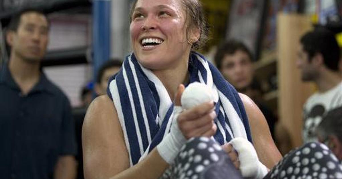 Ronda Rousey desata locura en Brasil | RÉCORD