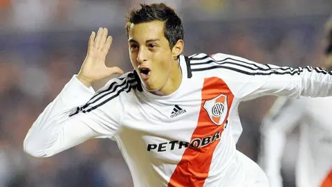 Rogelio Funes Mori, cerca de llegar a Rayados
