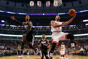 Derrick Rose se disculpa por faltar a prácticas de Chicago