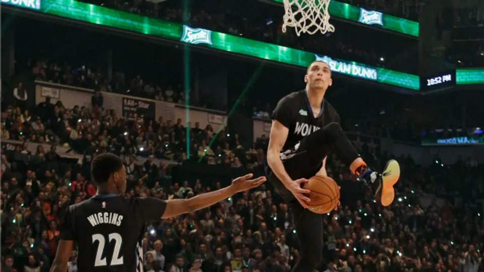 Zach LaVine roza la perfección y gana Concurso de Clavadas