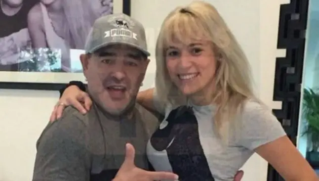 Maradona 'estrena' nuevo rostro tras una cirugía estética facial