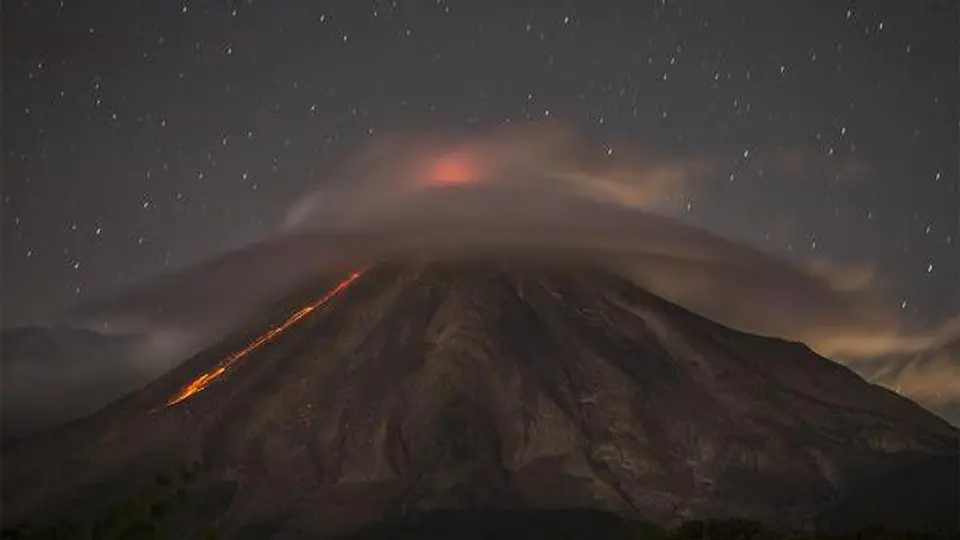Monitorean Volcán de Colima tras actividad