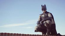 Joven estudiante fabrica traje de Batman
