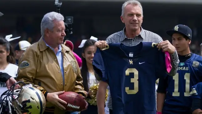 Joe Montana recibe homenaje en Ciudad Universitaria