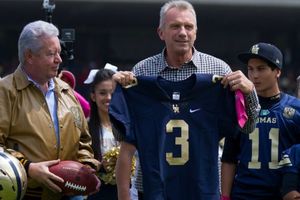 Joe Montana recibe homenaje en Ciudad Universitaria