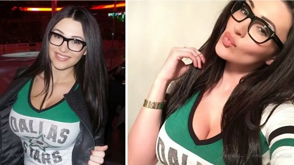 Modelo distrae jugadores en pleno partido con sus atributos'