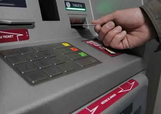 Así te roban el dinero en el cajero