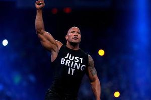 The Rock reaparece en la WWE