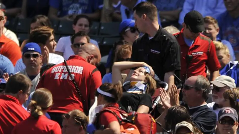 Fan es golpeada por batazo de foul en partido de MLB