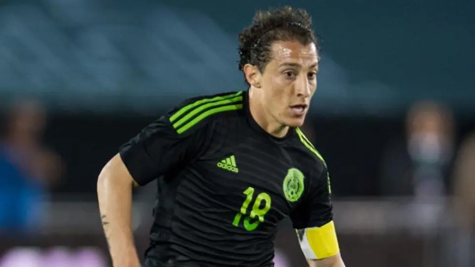 Guardado presume a su bebé en Instagram
