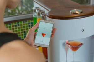 Somabar: el bar tender' robot que mezcla con ayuda de un móvil