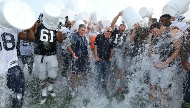 Deportistas inundan la red con el 'ALS Bucket Challenge'