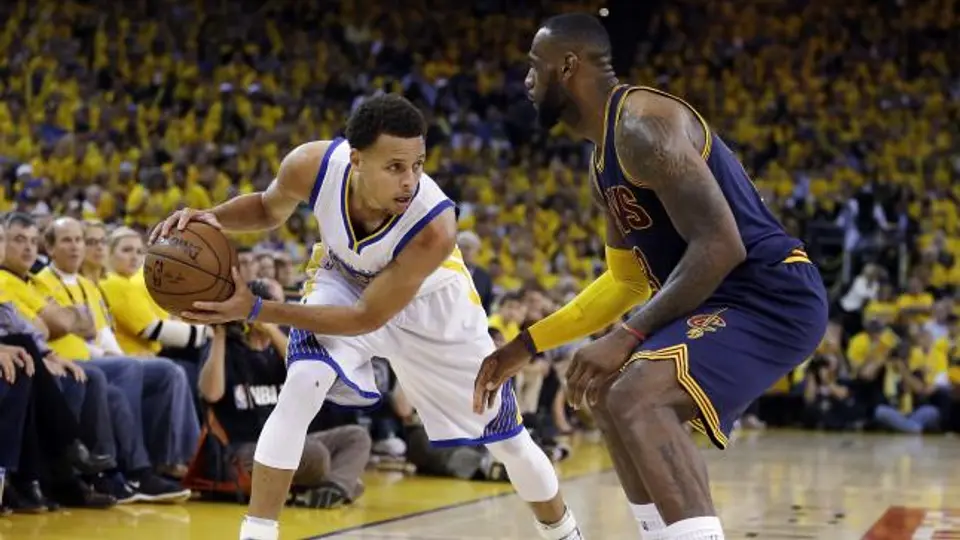 Warriors aprovecha localía para derrotar a Cavaliers