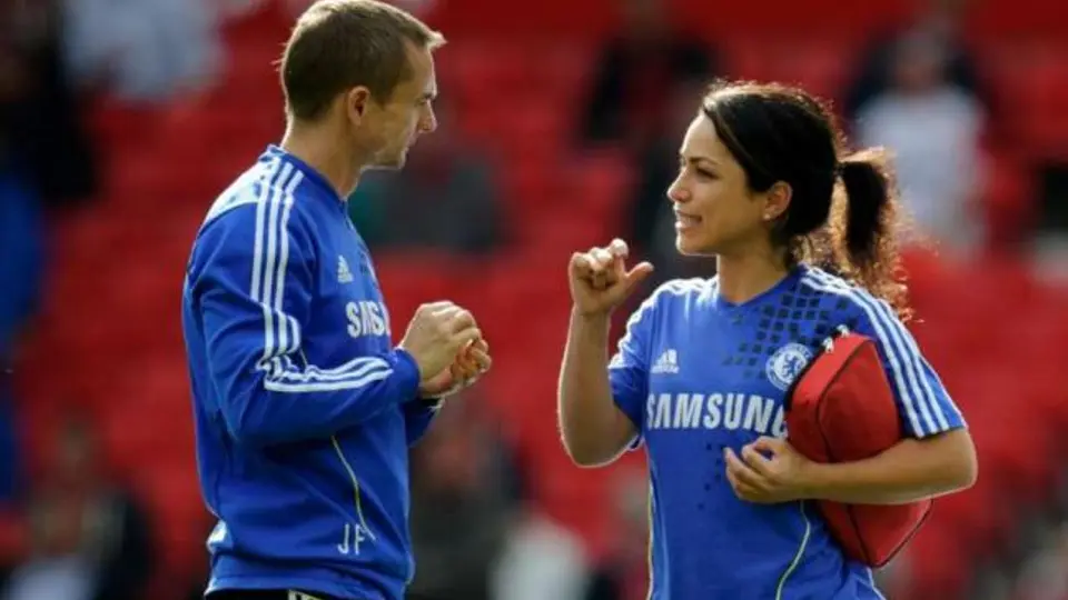 Exnovio acusa a Carneiro de tener sexo con jugadores de Chelsea