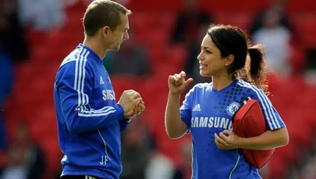Exnovio acusa a Carneiro de tener sexo con jugadores de Chelsea