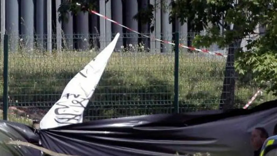 Terrorista se toma selfie con cabeza de la víctima