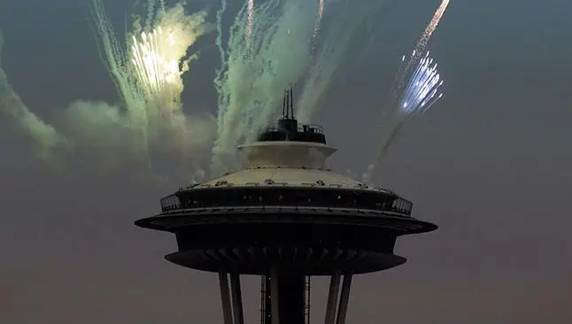 Space Needle celebra touchdowns de Seattle