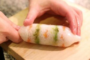 Crean libro japonés para cocinar con condones