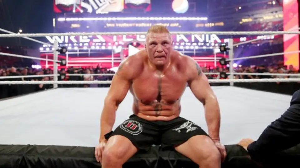 ¿Brock Lesnar usó una navaja en Wrestlemania 31?
