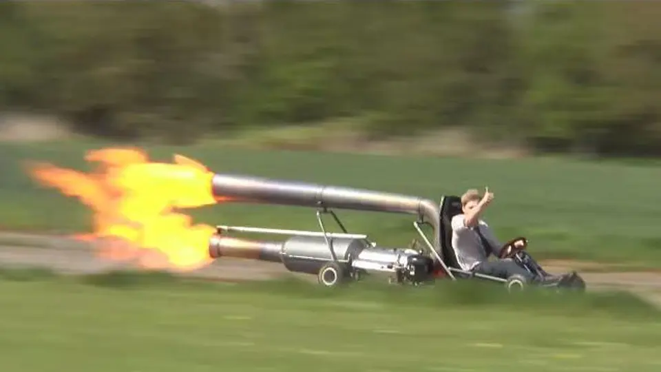Impresionante go-kart con propulsor de jet
